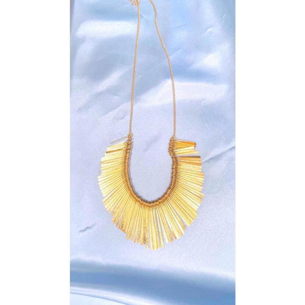 Unsigned Stella Dot Gold Tone Fringe Bib Necklace